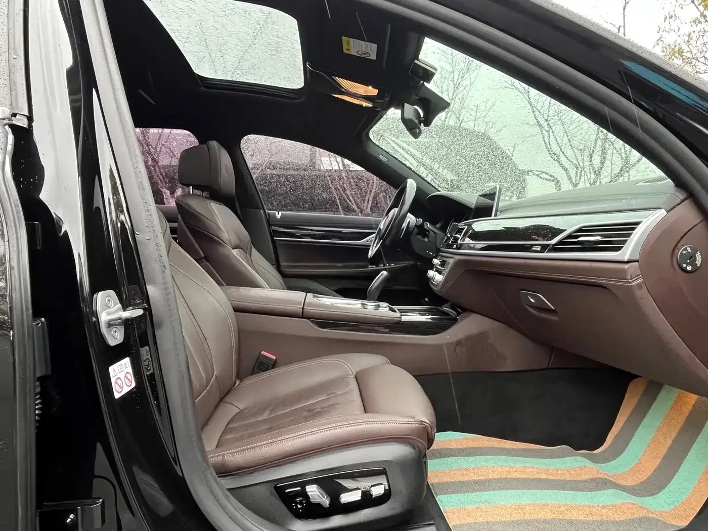 2018 BMW 7 Series 730Li Leading Edition M Sport Package — миниатюра 11