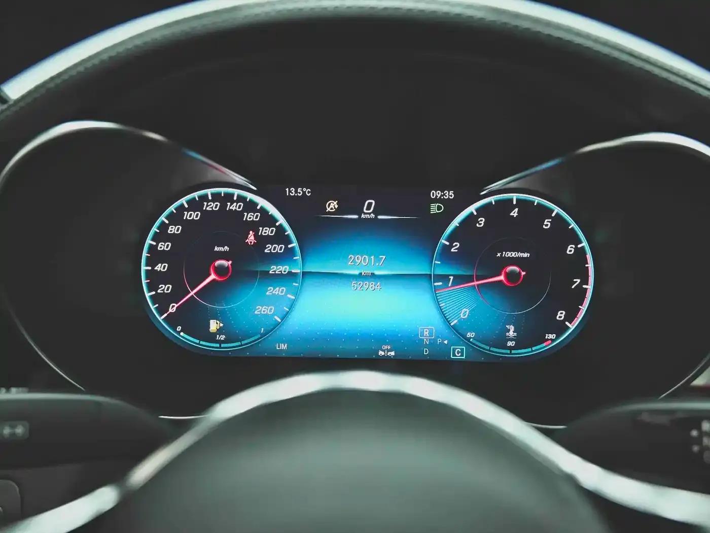 2023 Mercedes-Benz GLC Coupe, GLC 260 4MATIC Coupe SUV — миниатюра 3