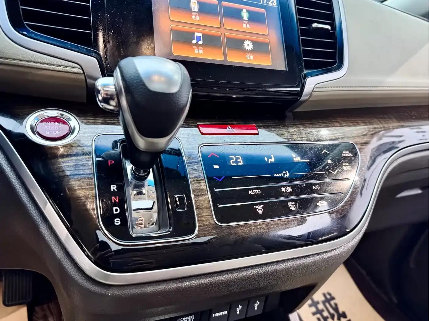 2017 Odyssey 2.4L Luxury Edition — миниатюра 16