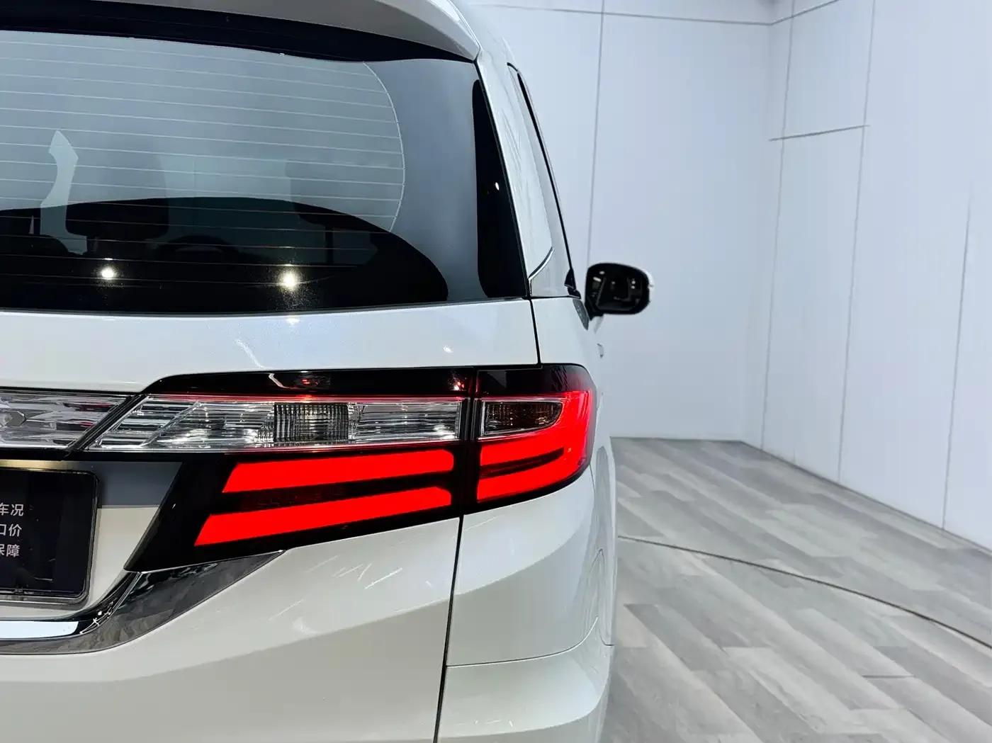 2017 Odyssey 2.4L Luxury Edition — миниатюра 26