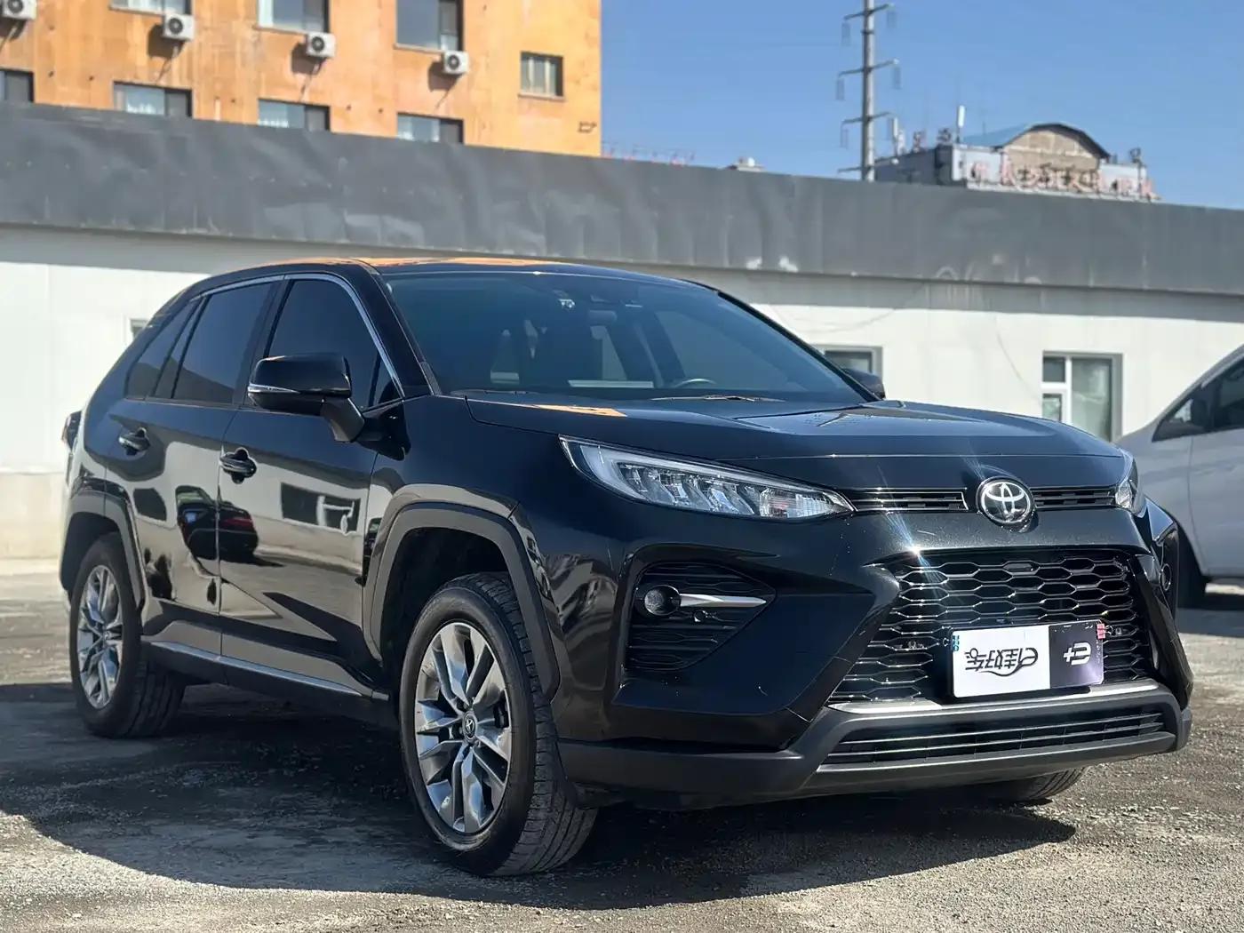 2022 Toyota RAV4 2.0L CVT 2WD Luxury Edition — миниатюра 3
