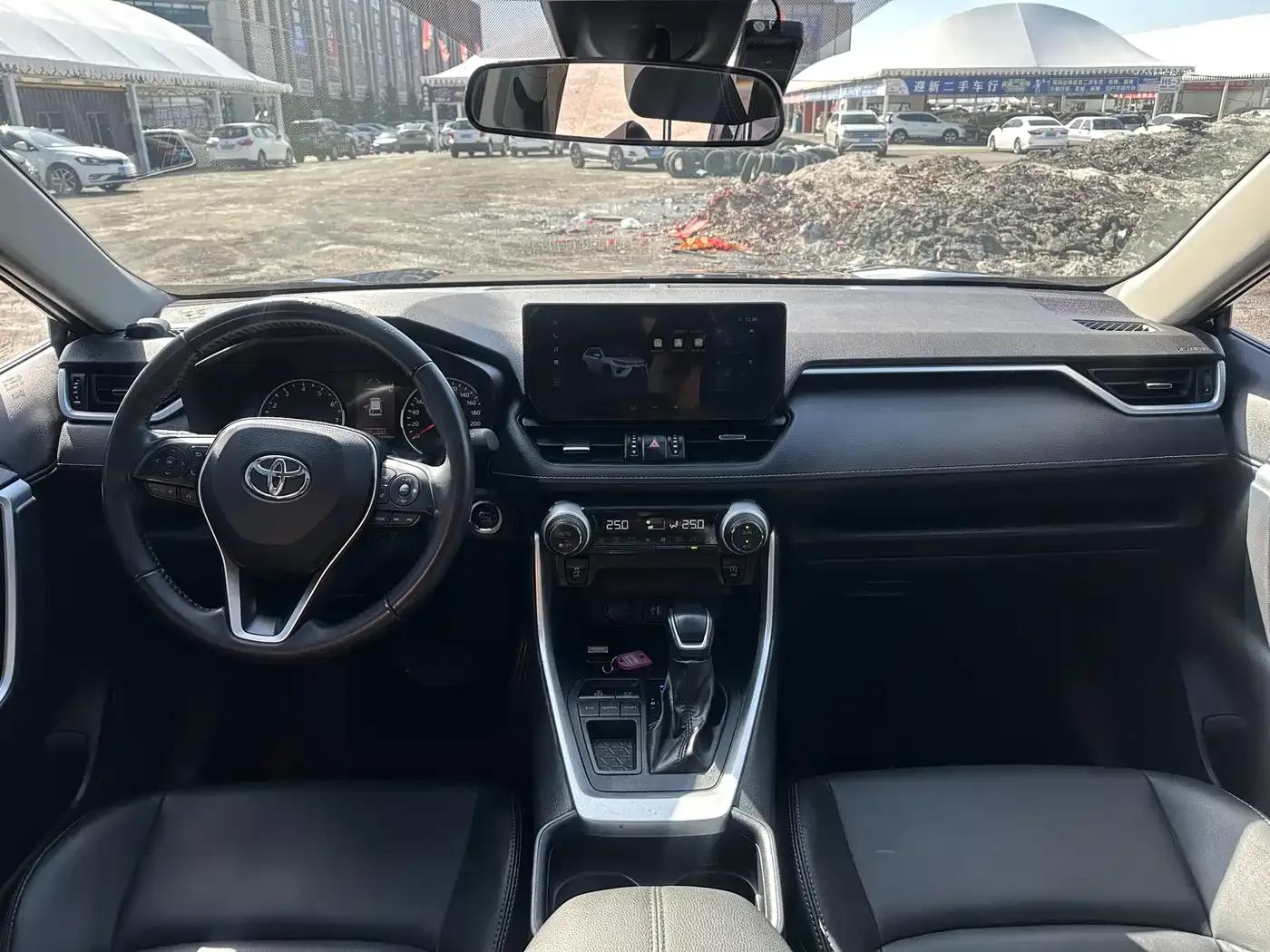 2022 Toyota RAV4 2.0L CVT 2WD Luxury Edition — миниатюра 6