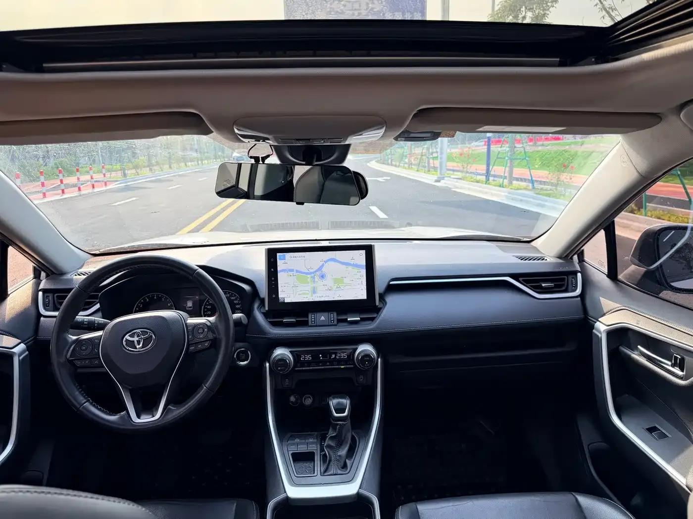 2022 Toyota RAV4 2.0L CVT 2WD Luxury Edition — миниатюра 4