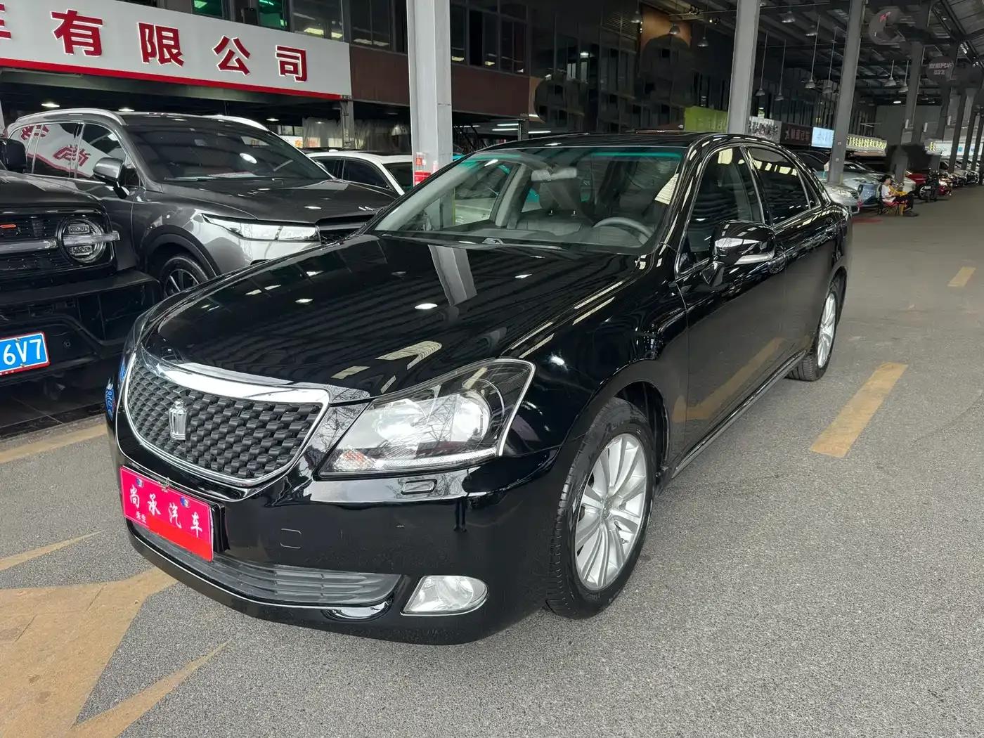 Crown 2011 2.5L Royal Leather Sunroof Special Edition — миниатюра 1