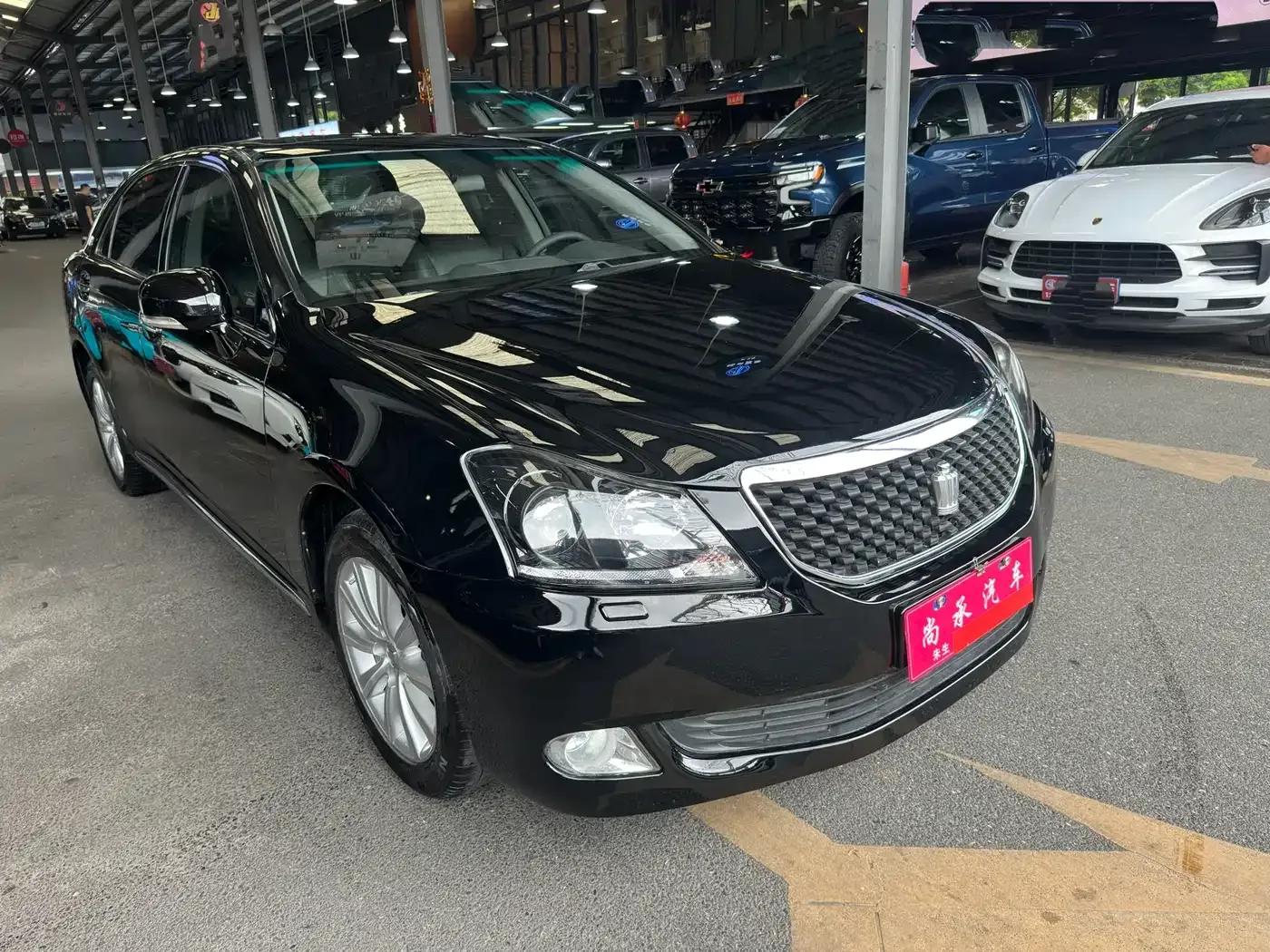 Crown 2011 2.5L Royal Leather Sunroof Special Edition — миниатюра 2