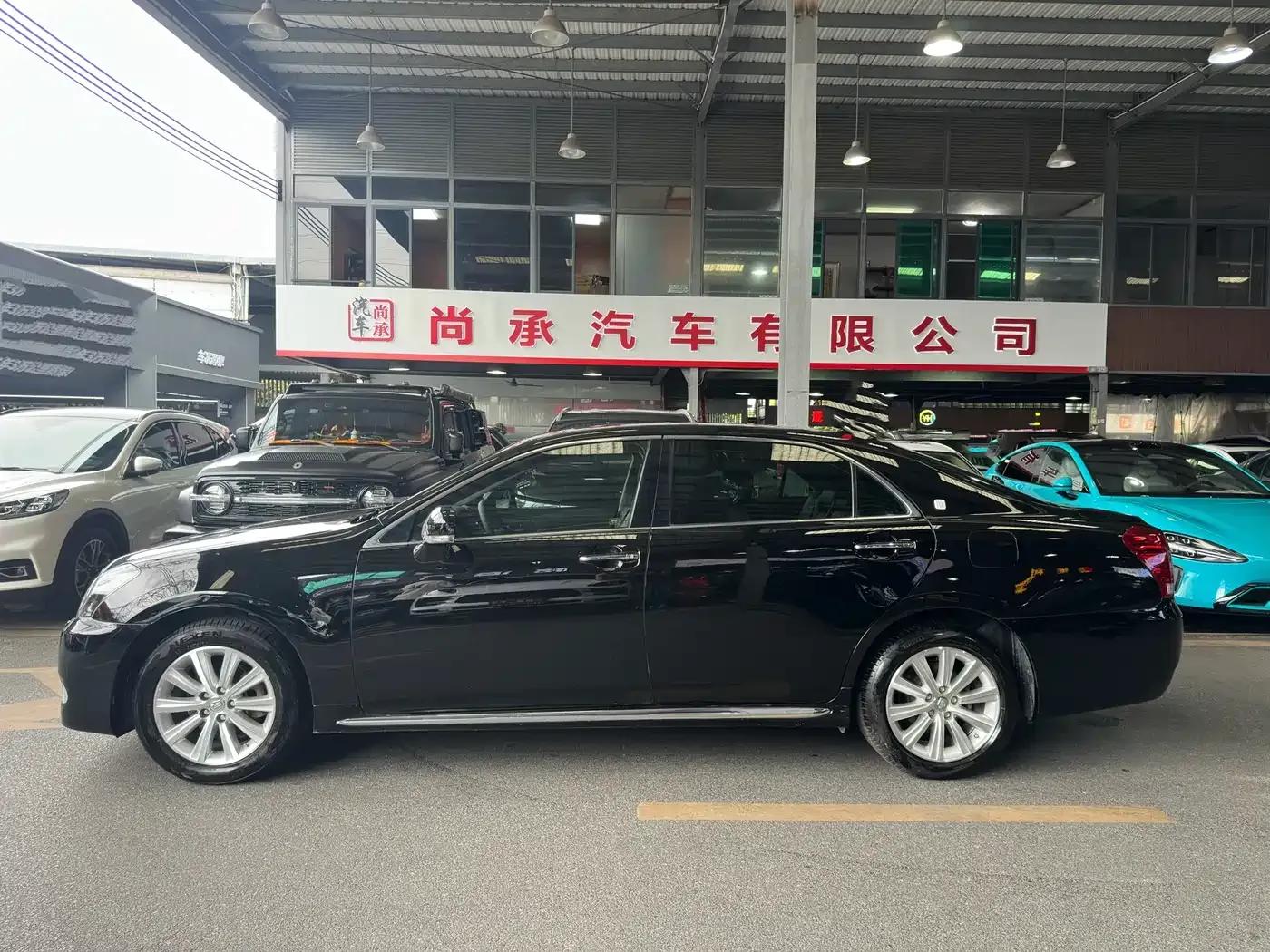 Crown 2011 2.5L Royal Leather Sunroof Special Edition — миниатюра 3
