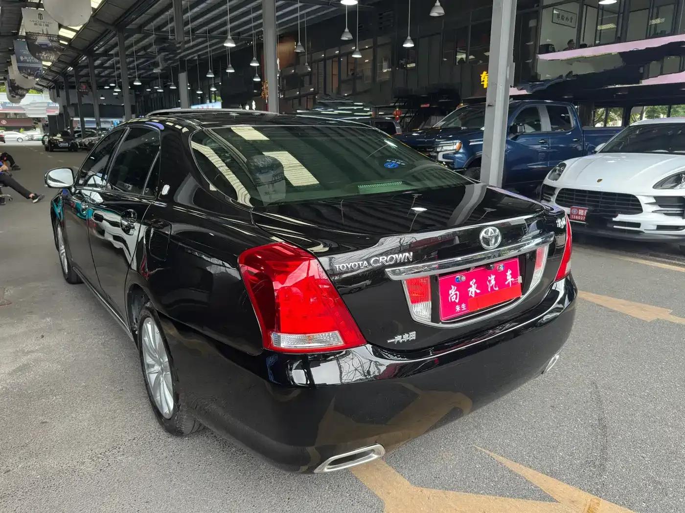 Crown 2011 2.5L Royal Leather Sunroof Special Edition — миниатюра 4