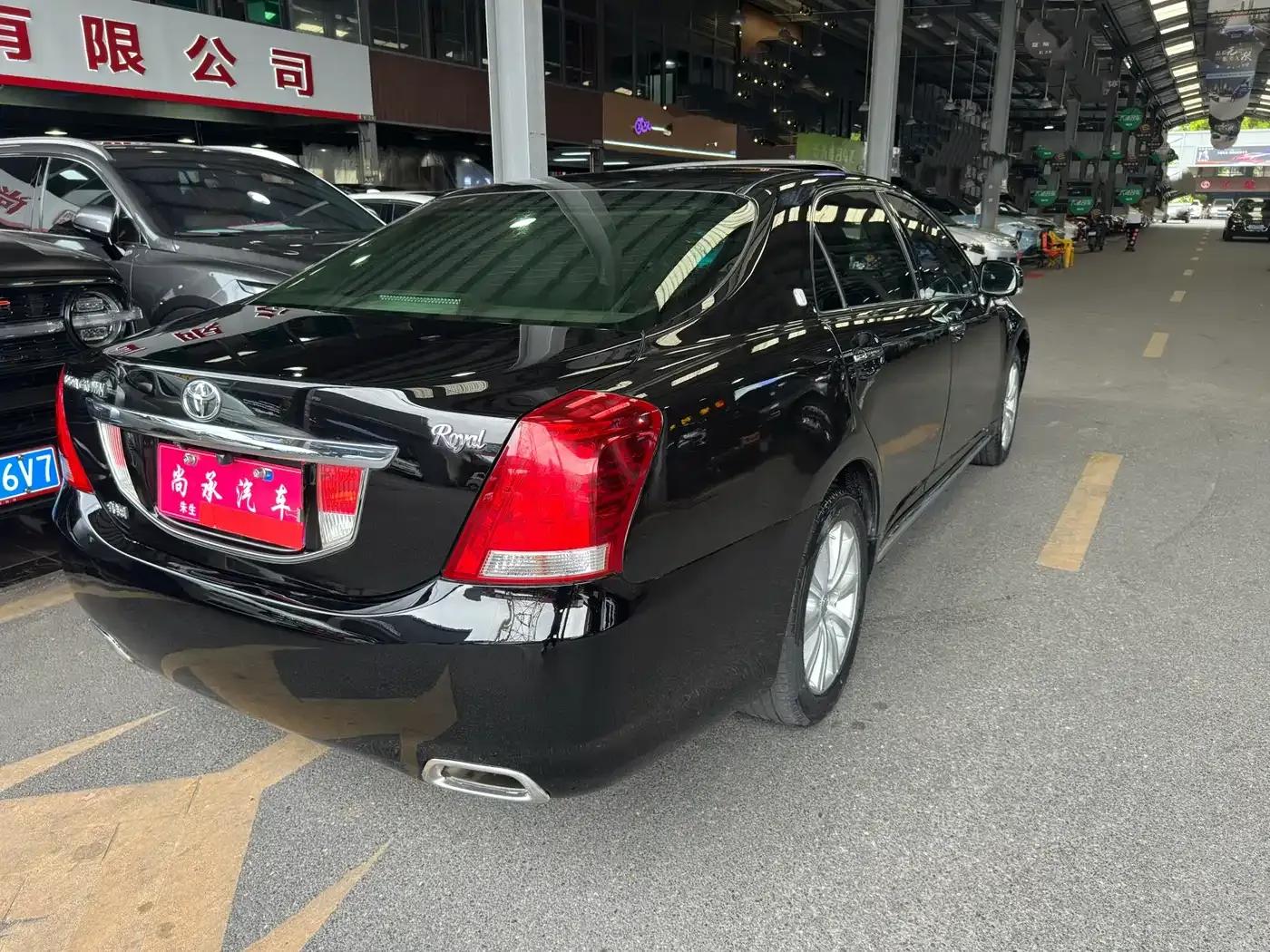 Crown 2011 2.5L Royal Leather Sunroof Special Edition — миниатюра 5