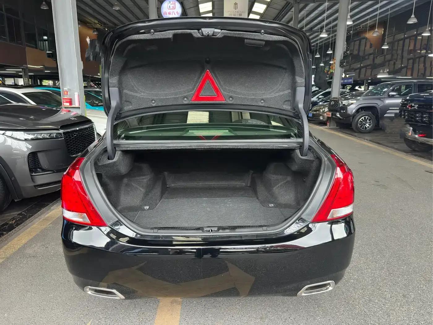 Crown 2011 2.5L Royal Leather Sunroof Special Edition — миниатюра 6