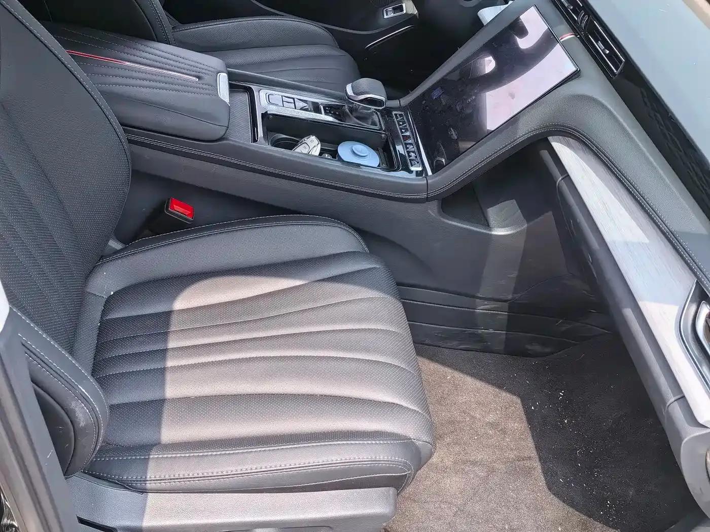 Hongqi H5 2025 1.5T DCT Flag Edition — миниатюра 8