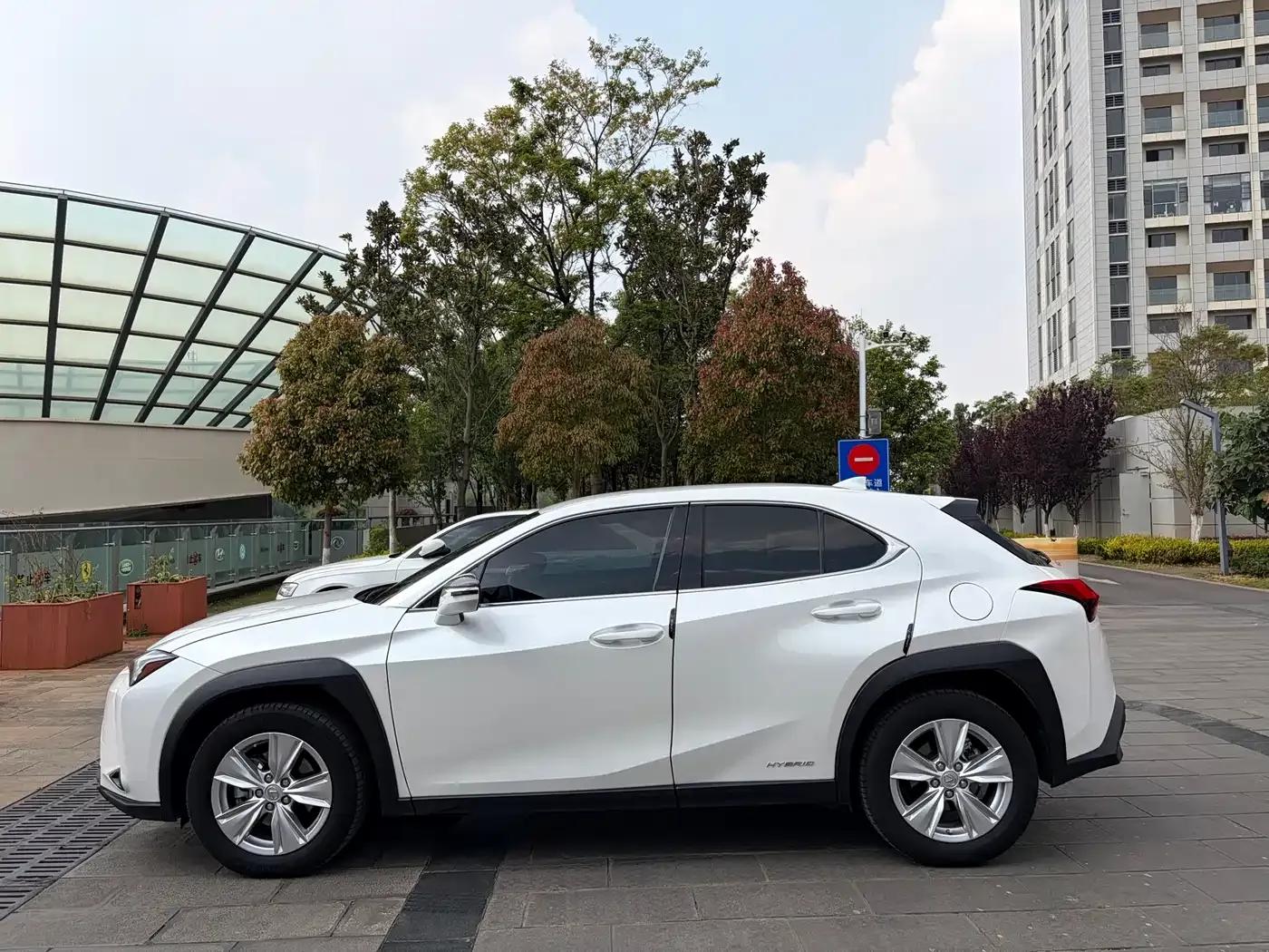 Lexus UX 2022 260h Explorer Edition — миниатюра 8