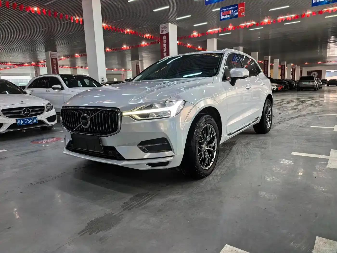 2020 Volvo XC60 T5 AWD Inscription Luxury Edition — миниатюра 1