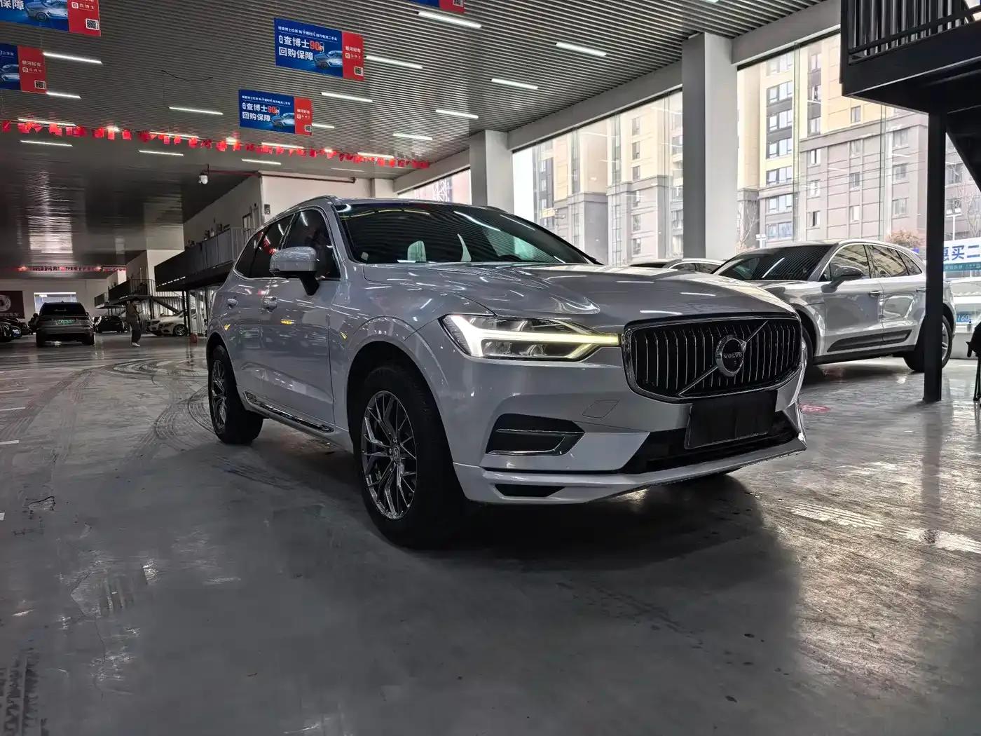 2020 Volvo XC60 T5 AWD Inscription Luxury Edition — миниатюра 3