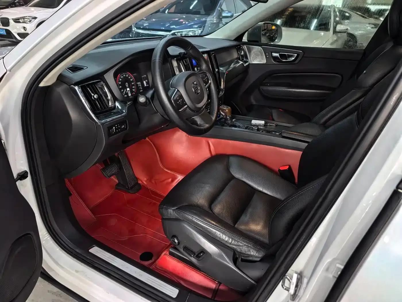2020 Volvo XC60 T5 AWD Inscription Luxury Edition — миниатюра 6