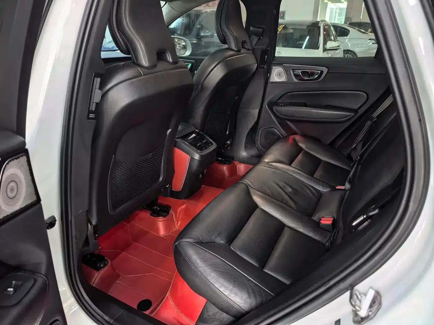 2020 Volvo XC60 T5 AWD Inscription Luxury Edition — миниатюра 9