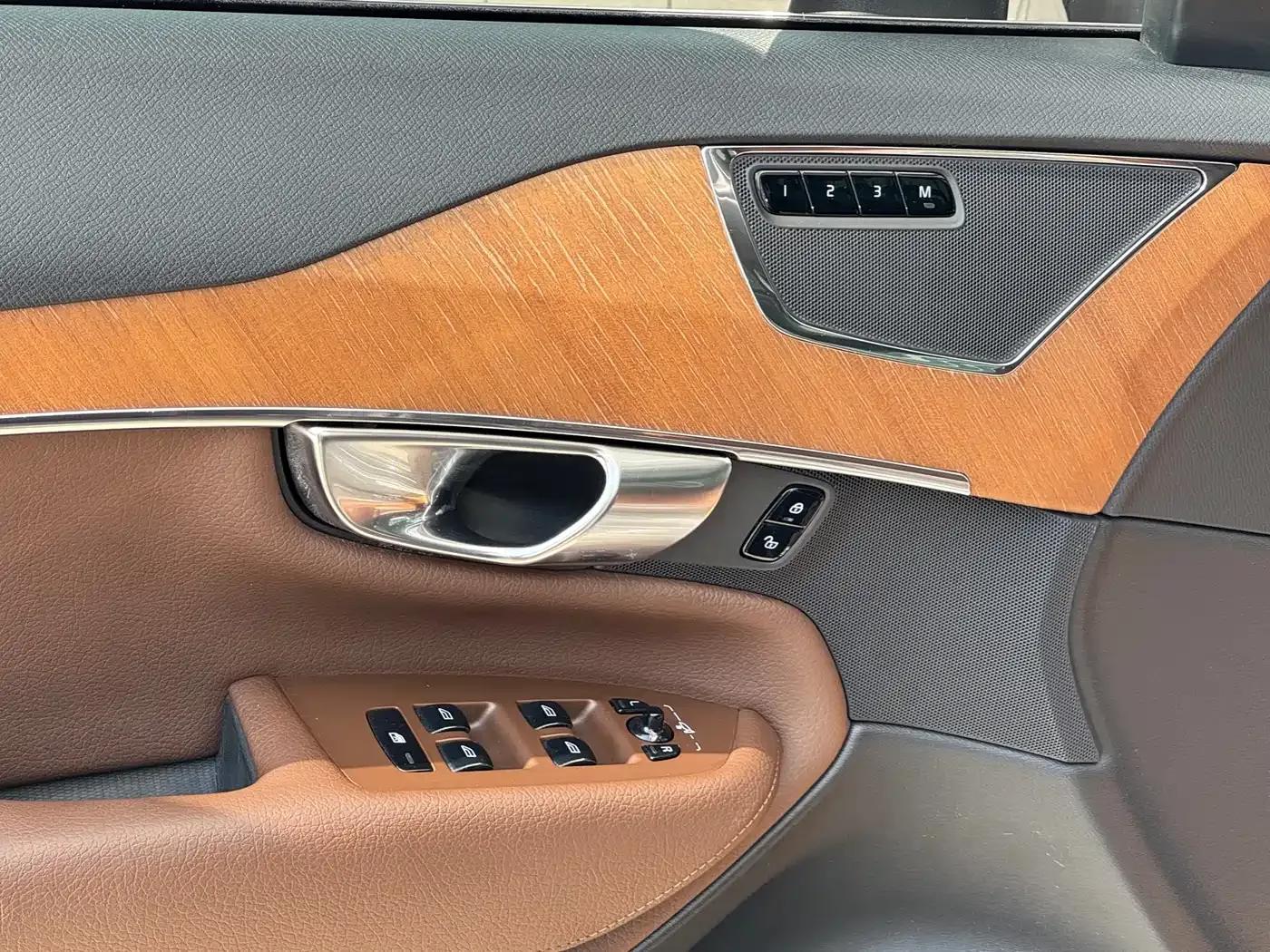 2022 Volvo XC90 B5 Smart Luxury Edition 5-seater — миниатюра 15