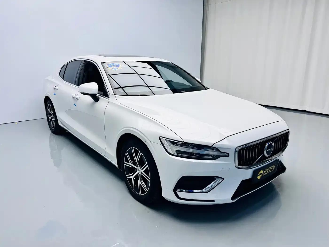 2023 Volvo S60 B4 Smart Luxury Edition — миниатюра 3