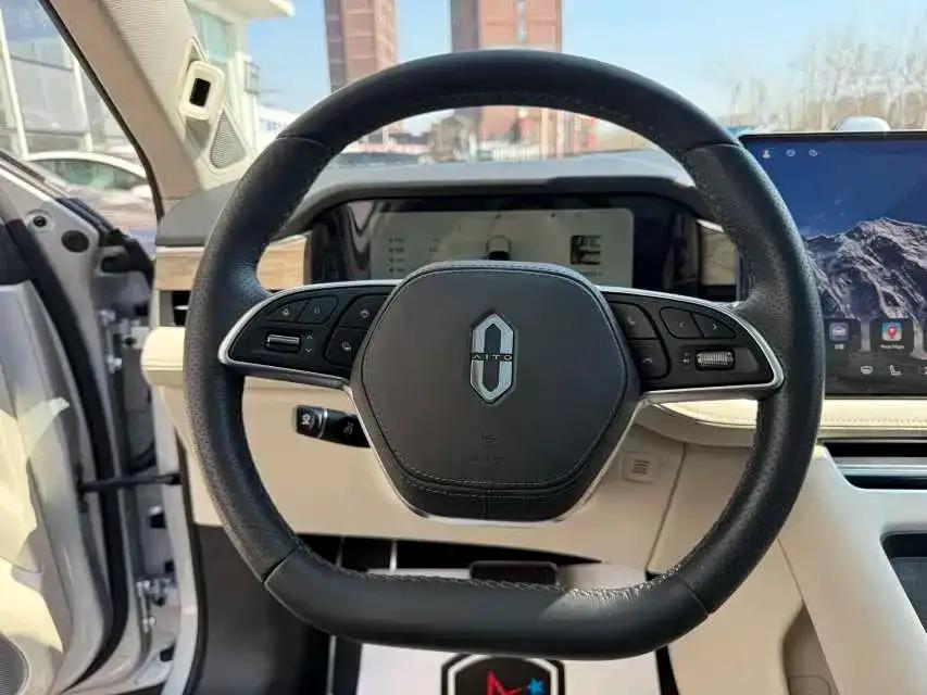 Wenjie M5 2022 Extended Range 4WD Ultimate Edition — миниатюра 14