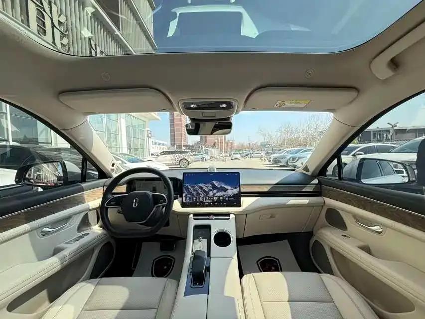 Wenjie M5 2022 Extended Range 4WD Ultimate Edition — миниатюра 15