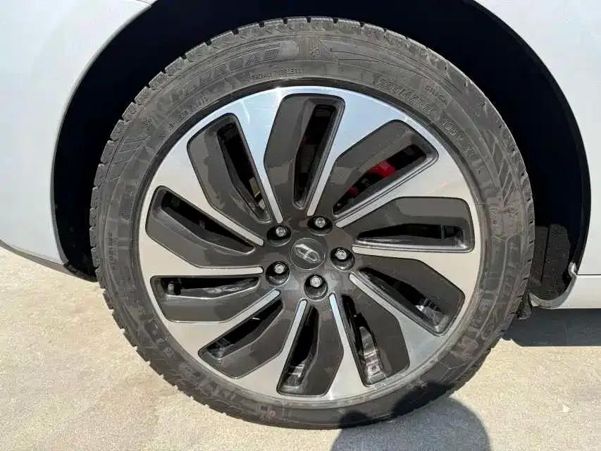 Wenjie M5 2022 Extended Range 4WD Ultimate Edition — миниатюра 7