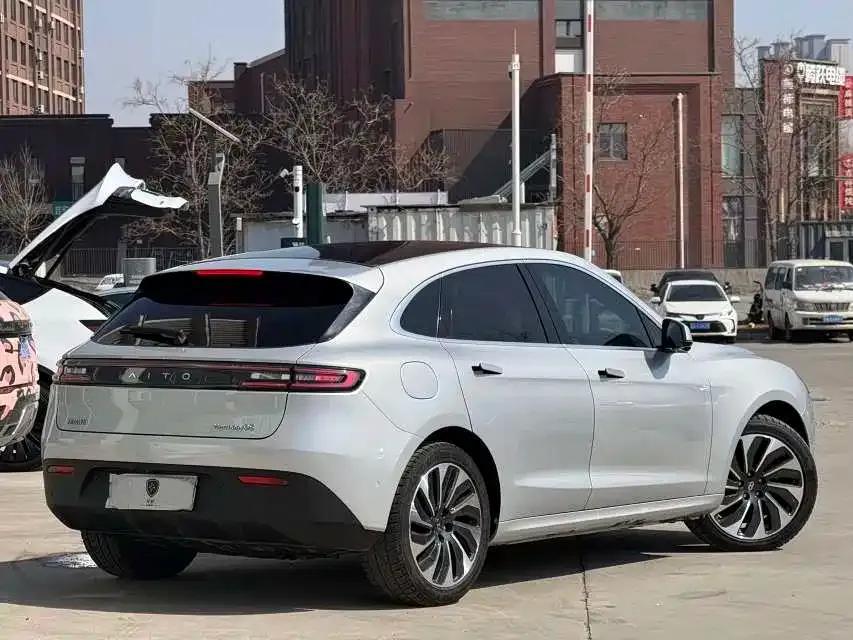 Wenjie M5 2022 Extended Range 4WD Ultimate Edition — миниатюра 8