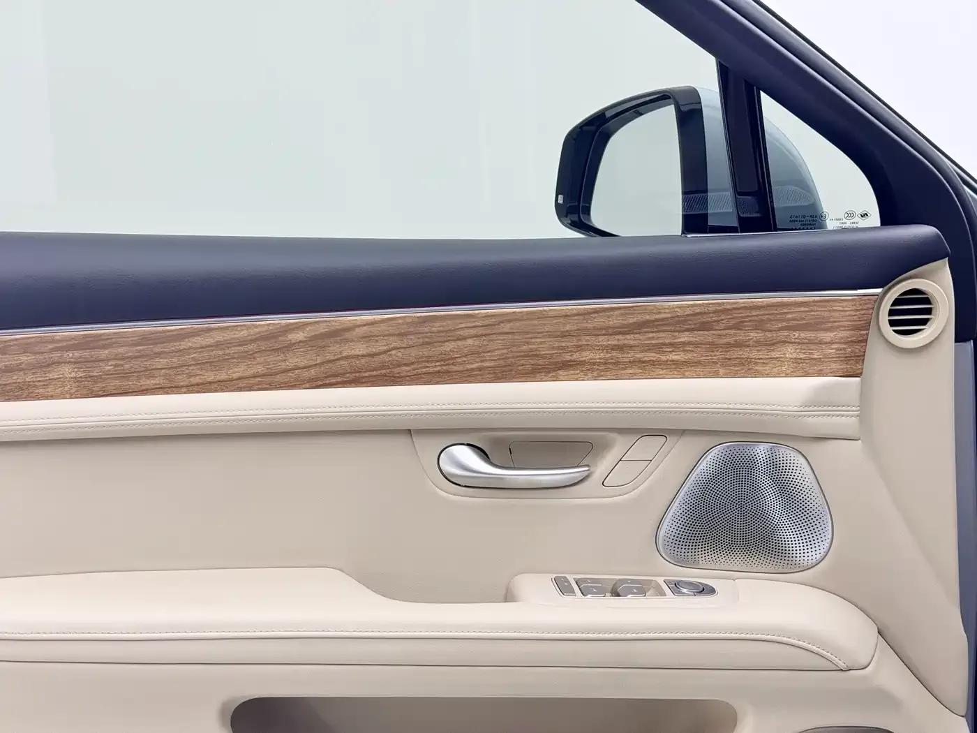 Wenjie M5 2023 Range Extended Rear-Wheel Drive Intelligent Driving Edition — миниатюра 8