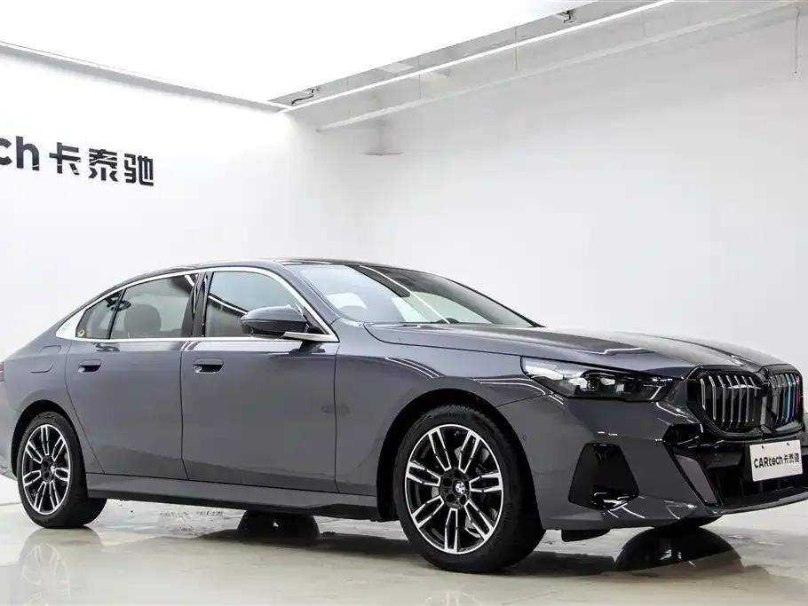 2025 BMW 5 Series 530Li Leading Edition M Sport Package — миниатюра 3