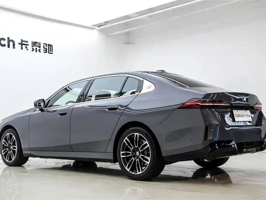2025 BMW 5 Series 530Li Leading Edition M Sport Package — миниатюра 6