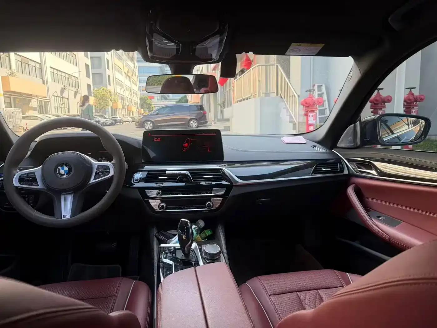 2021 BMW 5 Series 525Li M Sport Package — миниатюра 3