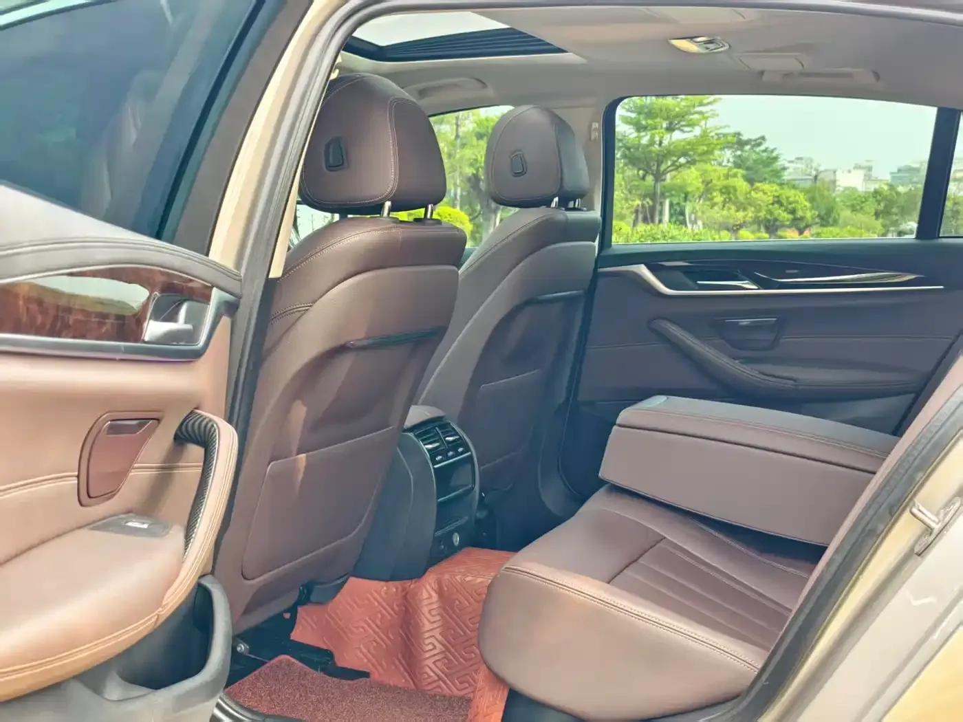 2019 BMW 5 Series 525Li Luxury Package — миниатюра 9