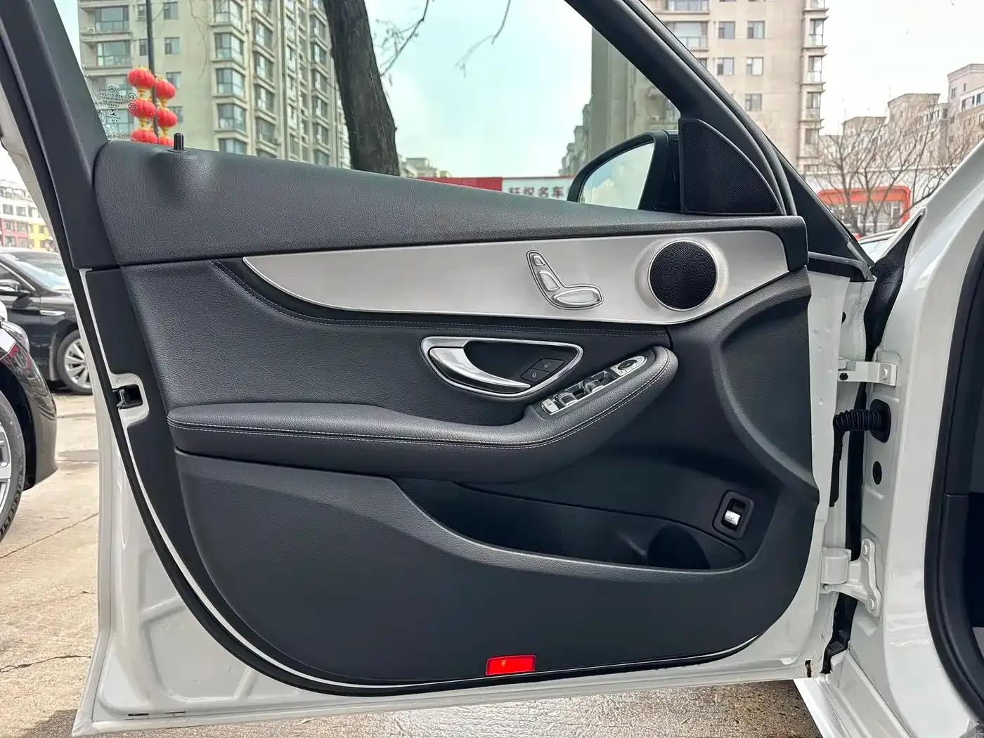 2018 Mercedes-Benz C-Class C 200 Sport Edition — миниатюра 18