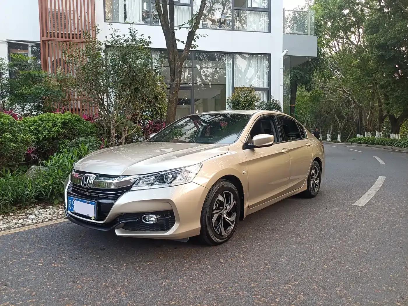 2016 Honda Accord 2.0L Comfort Edition — миниатюра 1