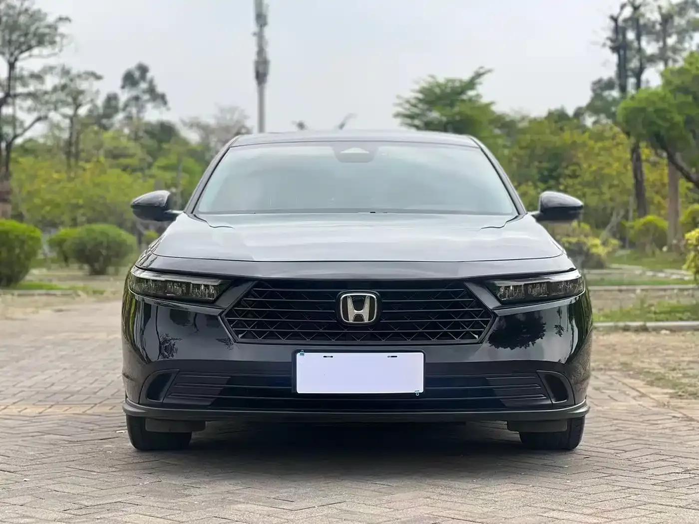 2024 Honda Accord 260TURBO Luxury Edition — миниатюра 3