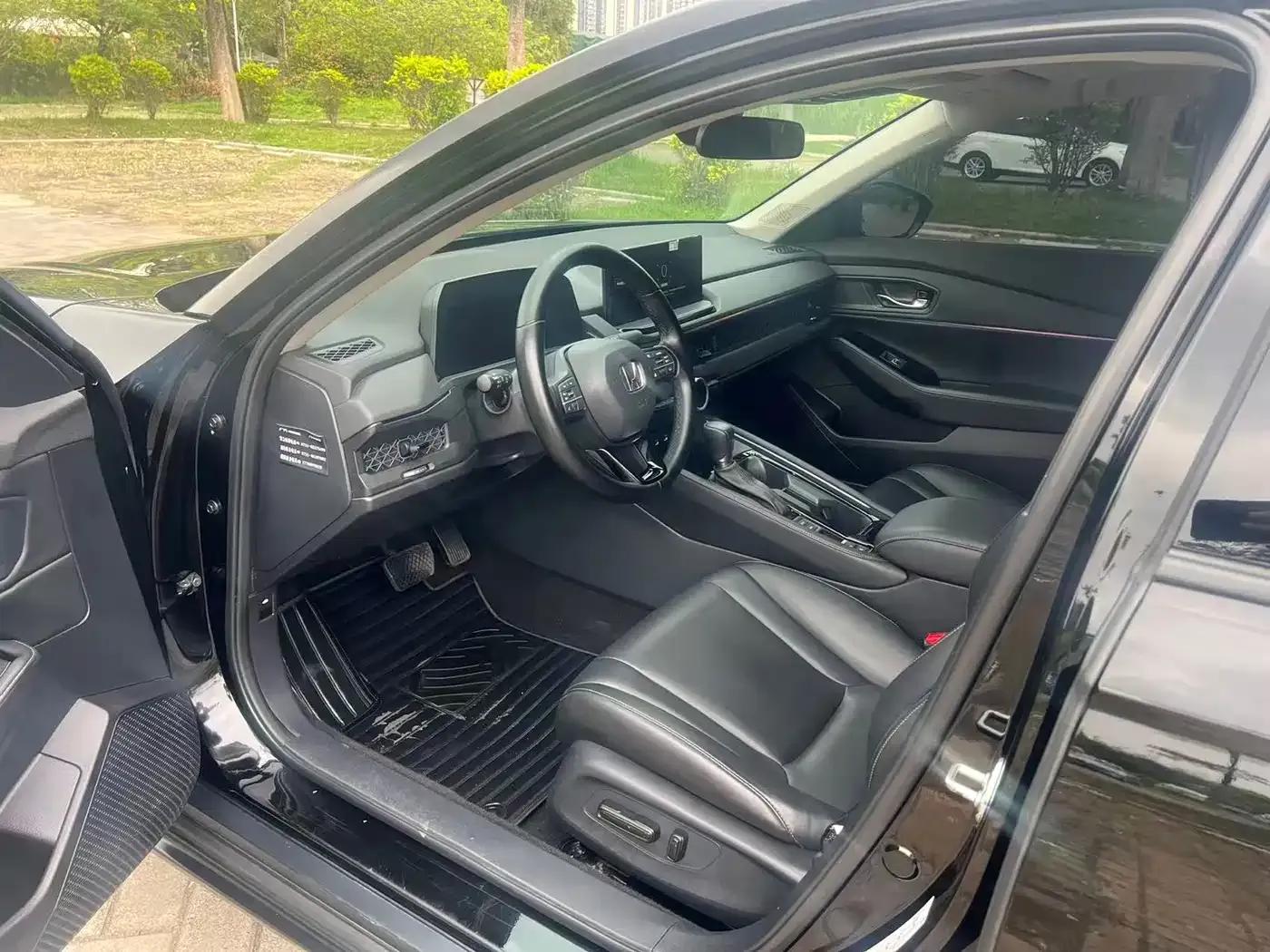 2024 Honda Accord 260TURBO Luxury Edition — миниатюра 4