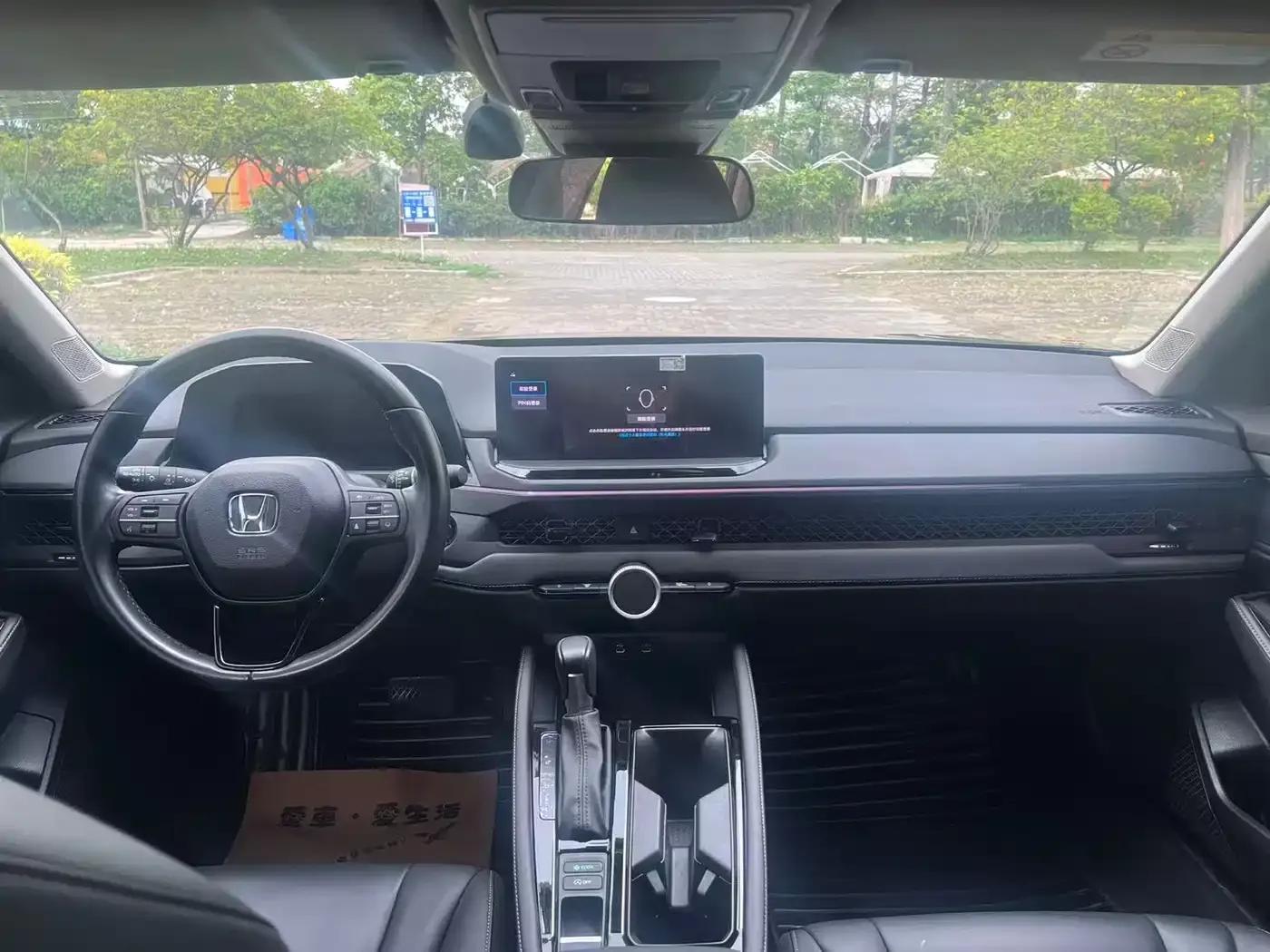 2024 Honda Accord 260TURBO Luxury Edition — миниатюра 9