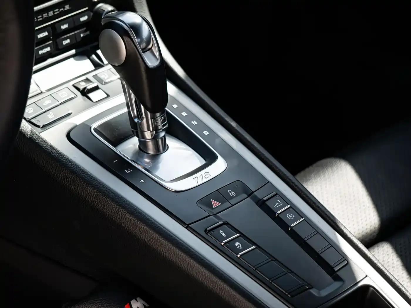 Porsche 718 Cayman 2016 2.0T — миниатюра 21