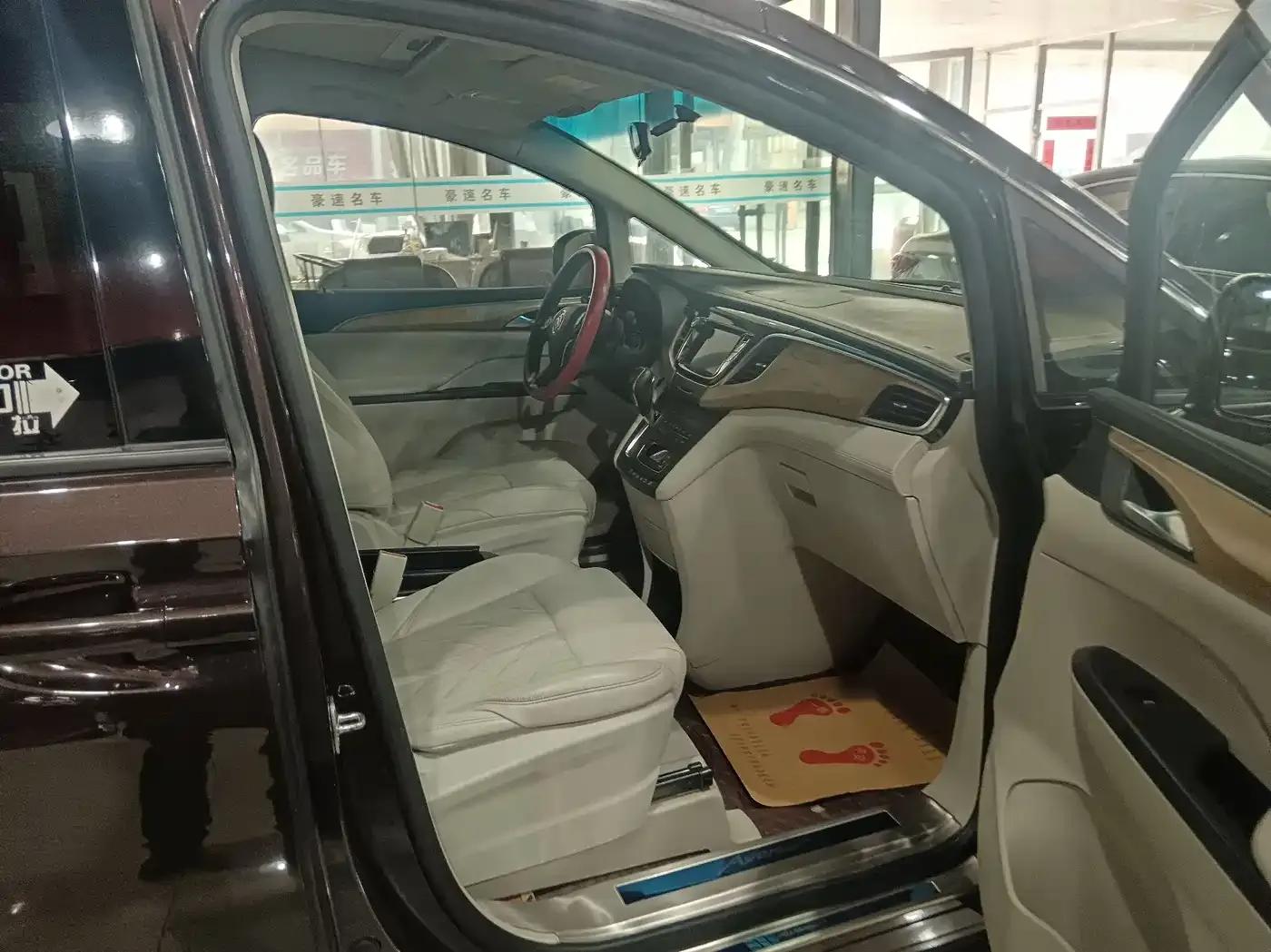 Buick GL8 2017 ES 28T Comfort Model (National V Emission Standard) — миниатюра 4