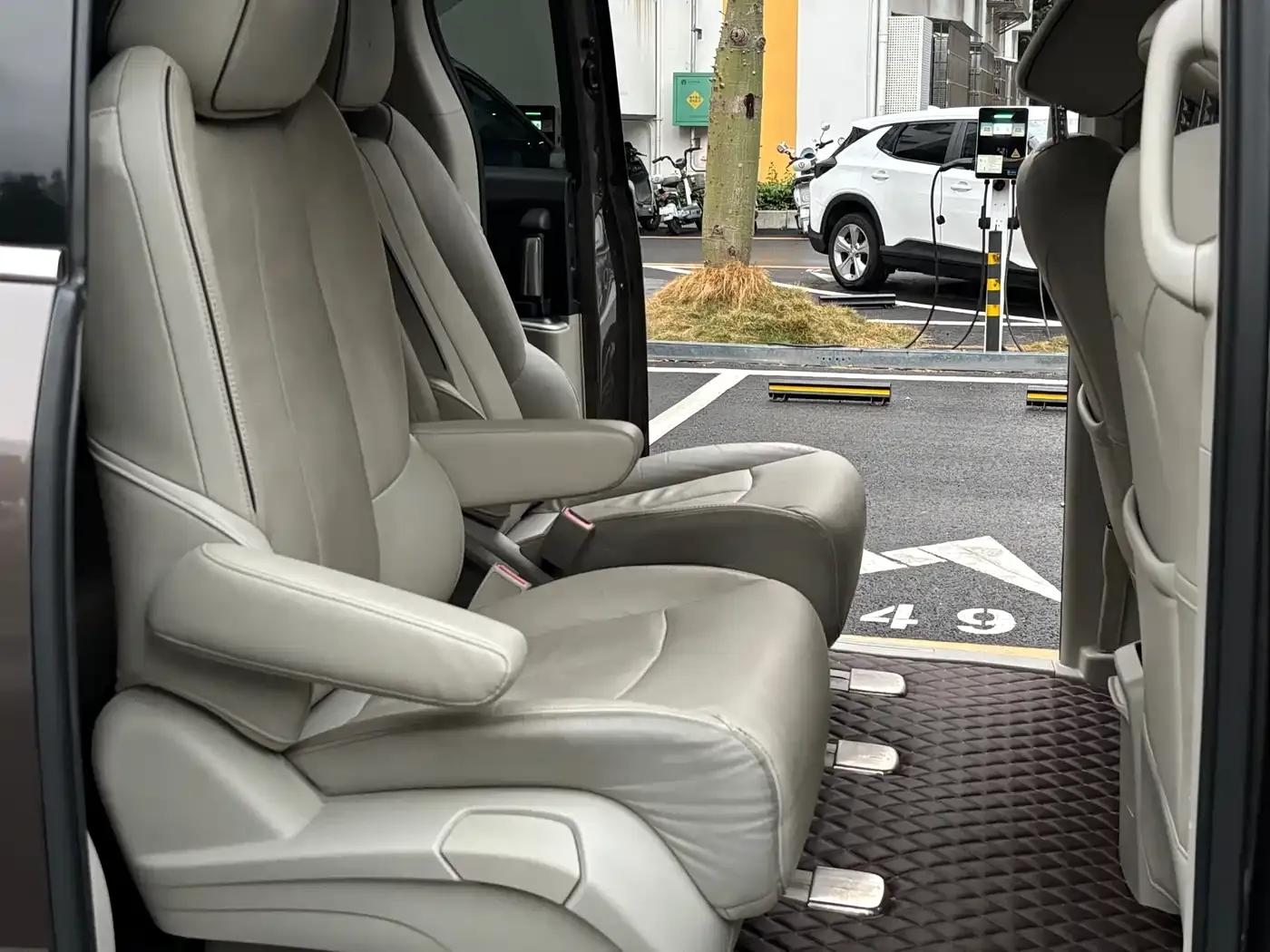 Buick GL8 2021 Land Business Class 652T Luxury — миниатюра 16