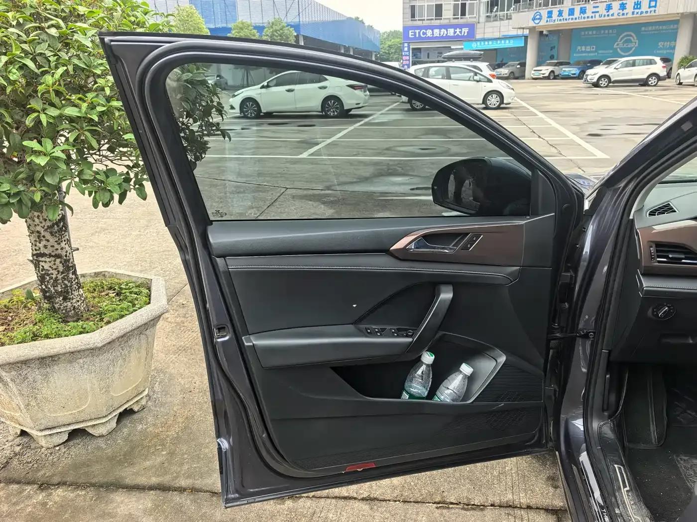 Tharu 2021 330TSI AWD Flagship Edition — миниатюра 4