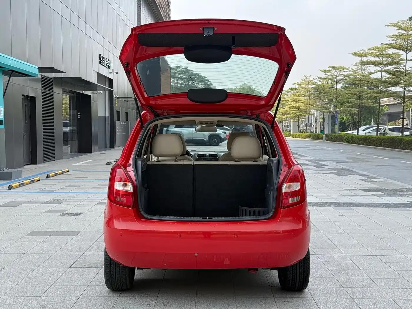 Fabia 2009 1.6L Automatic Crystal Edition — миниатюра 7