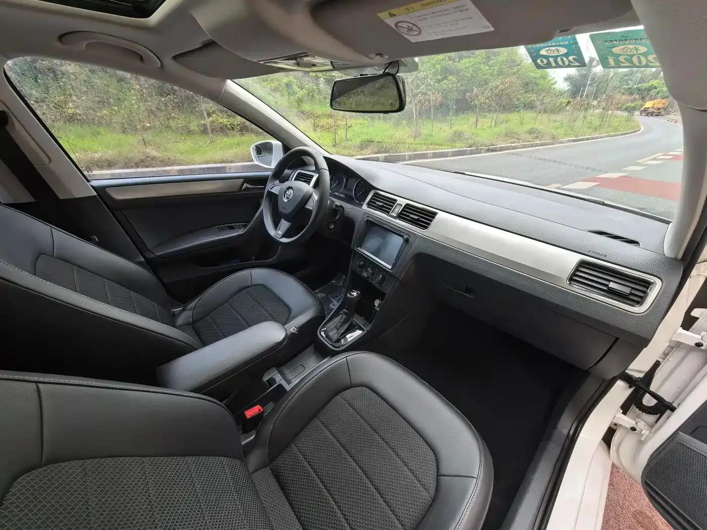 Rapid Spaceback 2016 Facelift 1.6L Automatic Comfortline — миниатюра 11