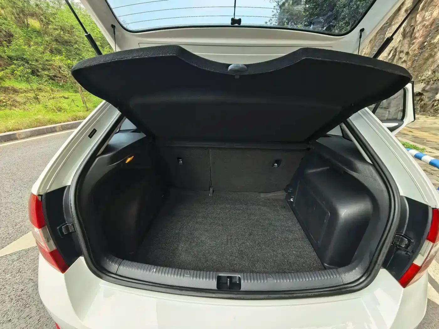 Rapid Spaceback 2016 Facelift 1.6L Automatic Comfortline — миниатюра 12
