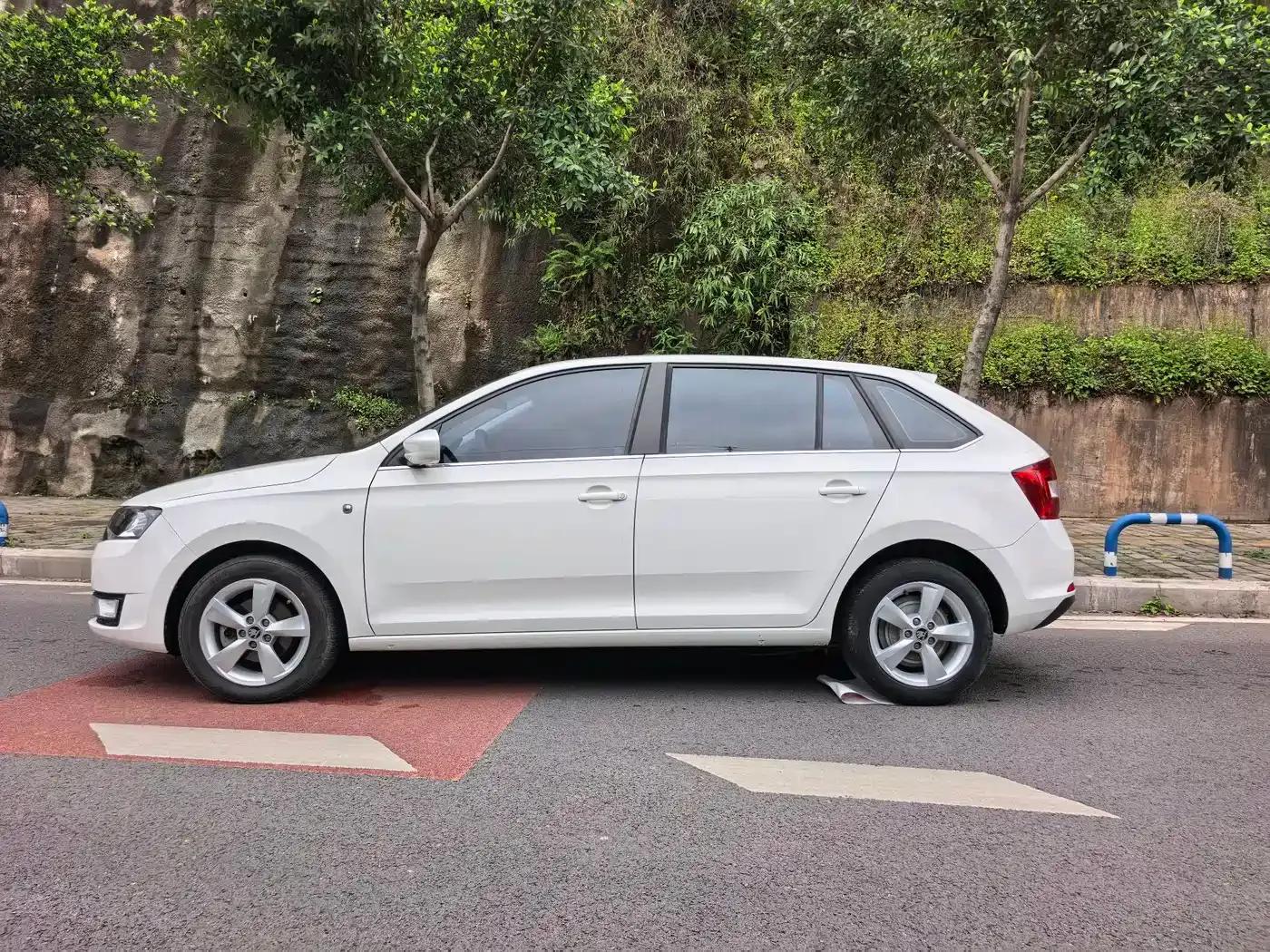 Rapid Spaceback 2016 Facelift 1.6L Automatic Comfortline — миниатюра 4