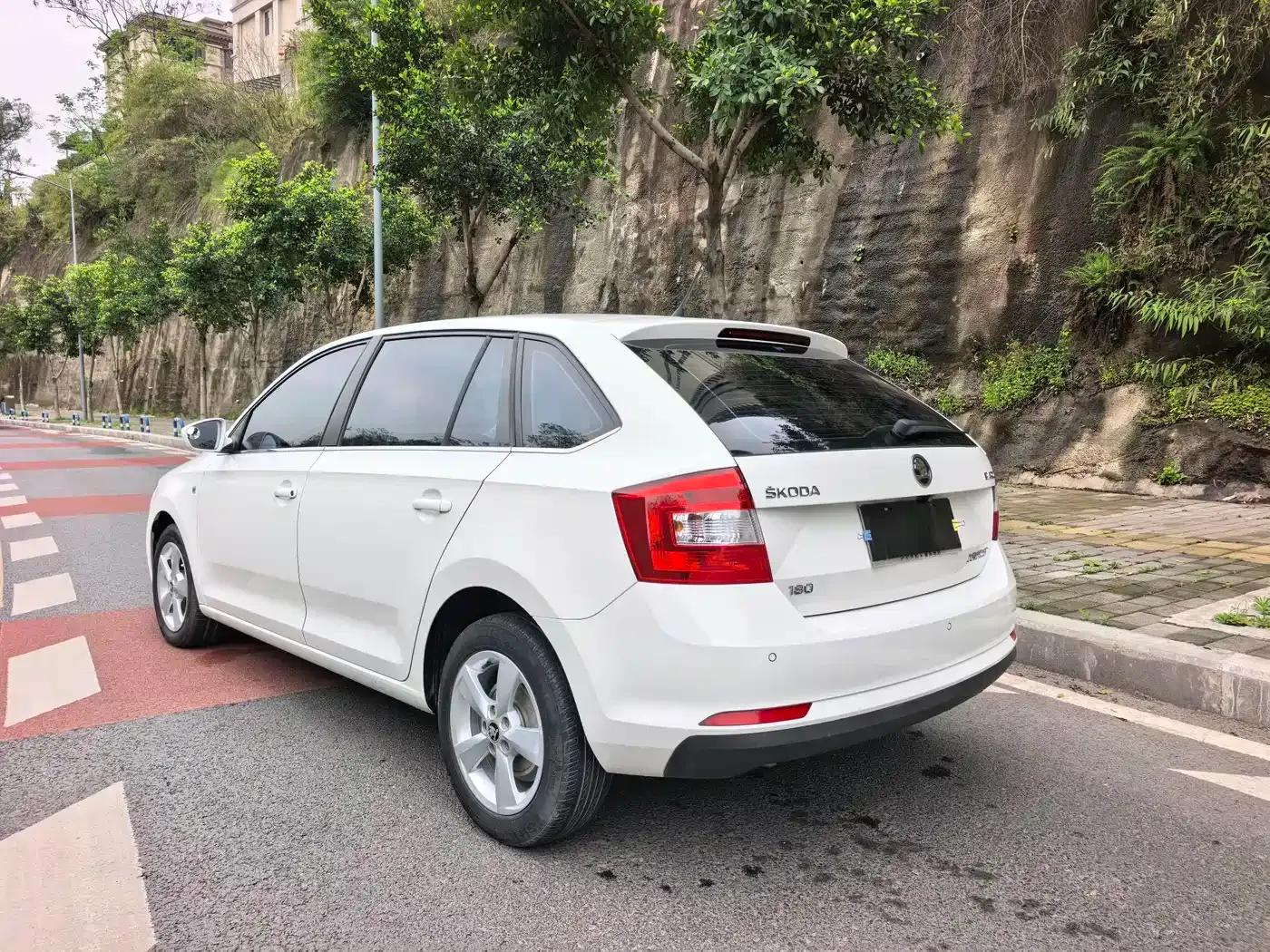 Rapid Spaceback 2016 Facelift 1.6L Automatic Comfortline — миниатюра 5