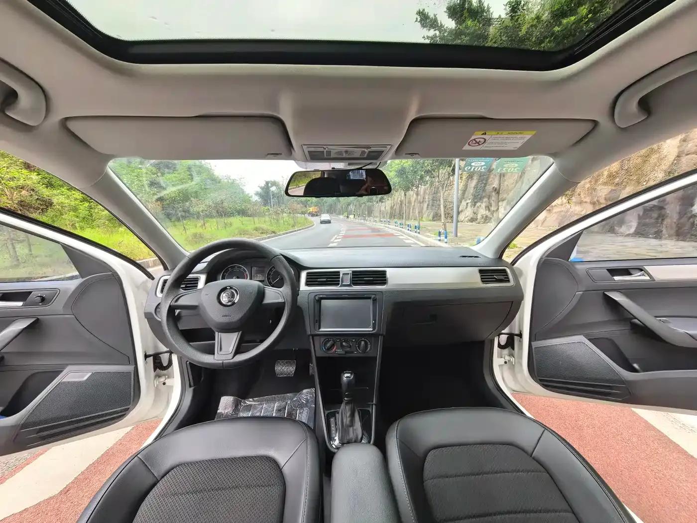 Rapid Spaceback 2016 Facelift 1.6L Automatic Comfortline — миниатюра 9
