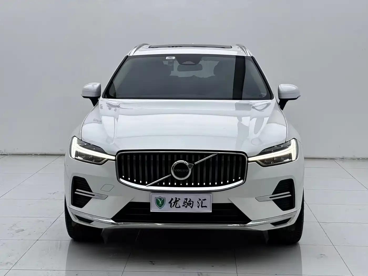 2022 Volvo XC60 B5 AWD Inscription Luxury Edition — миниатюра 3