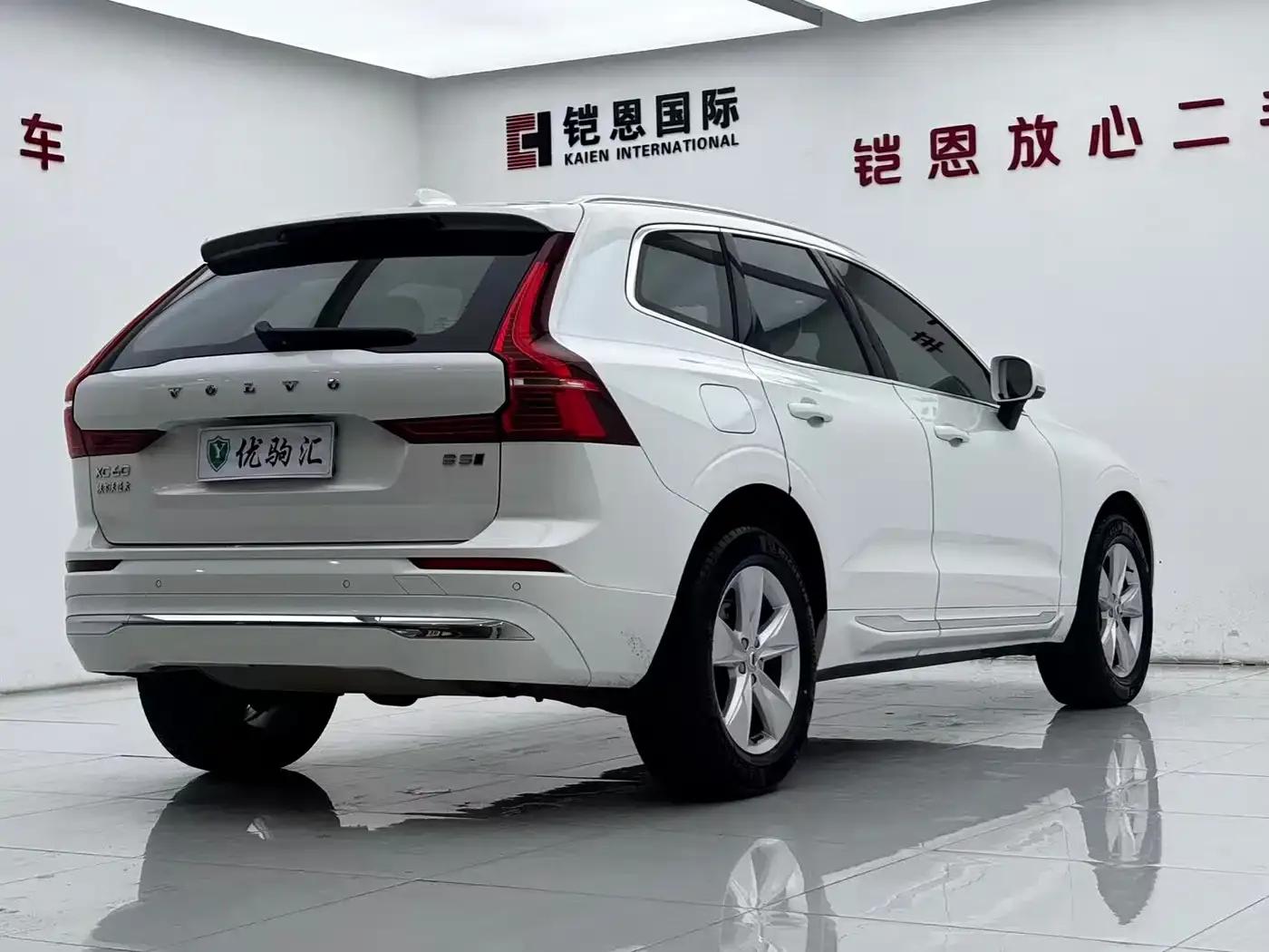 2022 Volvo XC60 B5 AWD Inscription Luxury Edition — миниатюра 5