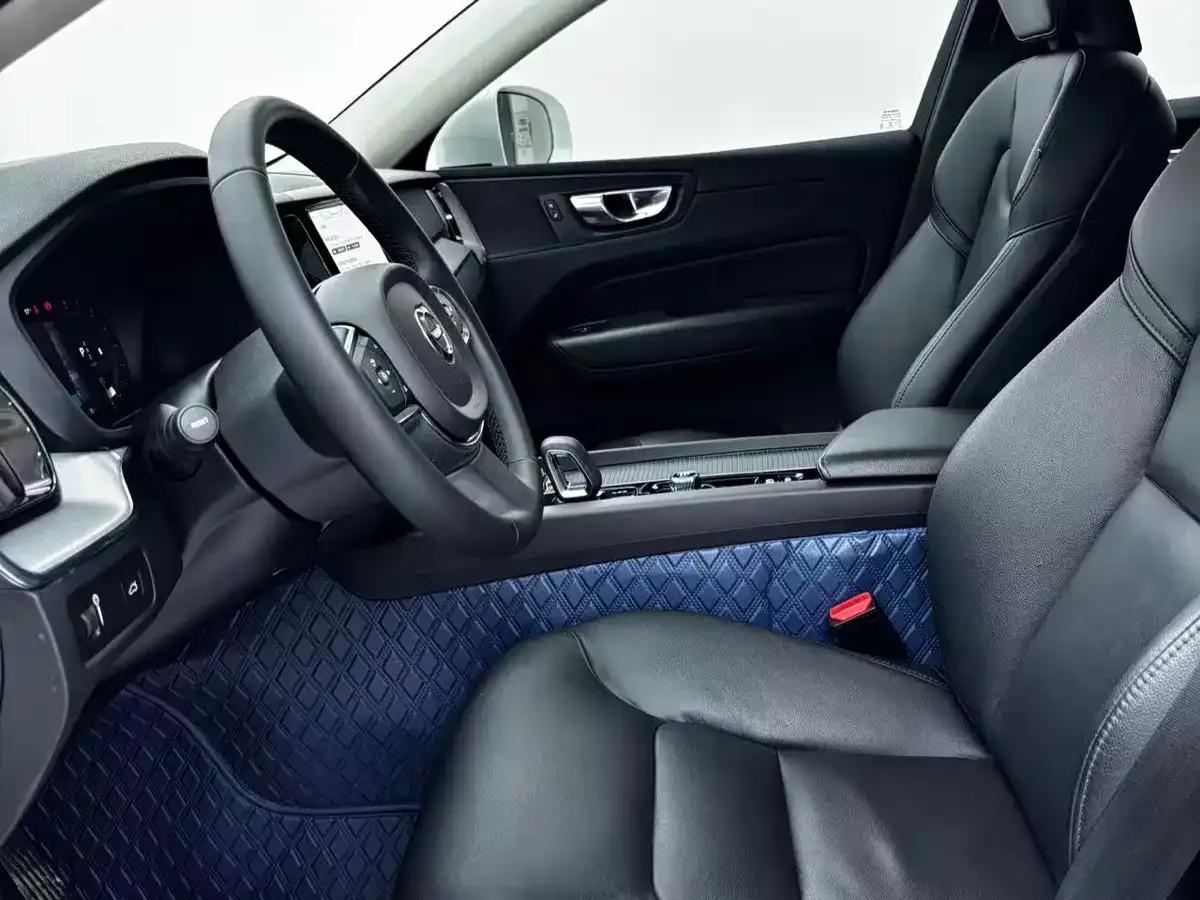 2022 Volvo XC60 B5 AWD Inscription Luxury Edition — миниатюра 8