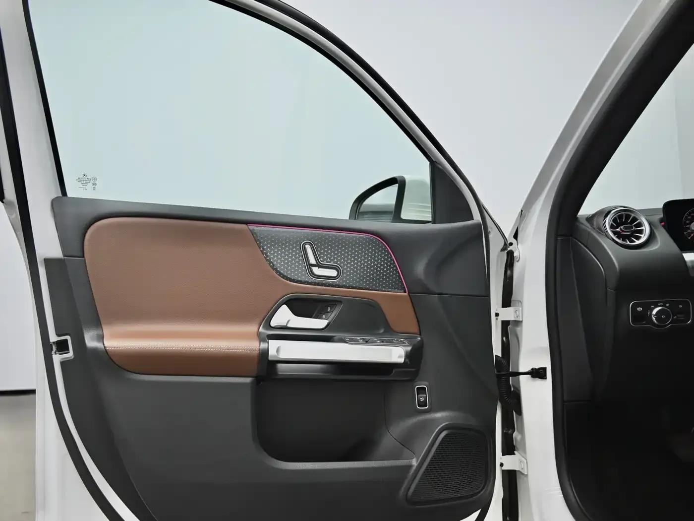 2024 Mercedes-Benz GLB 220 Dynamic — миниатюра 18