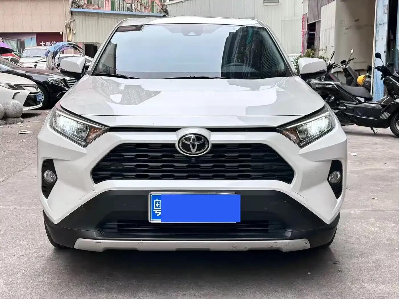 2023 RAV4 2.0L CVT 2WD Fashion Plus Edition — миниатюра 1